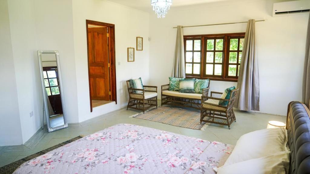 Ogumka, Self Catering , Beoliere, Mahe 호텔 빅토리아 외부 사진